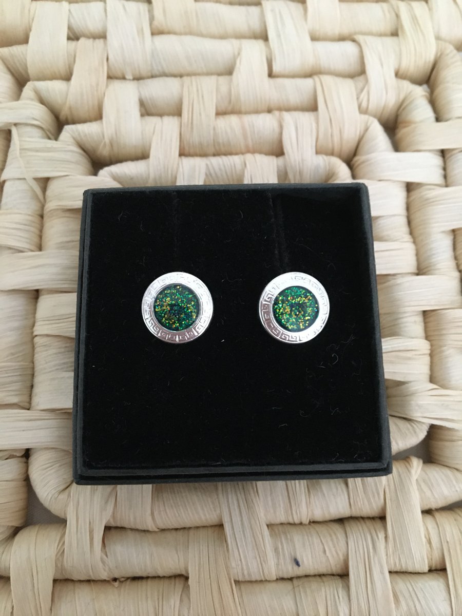 Pretty Stud Earrings with a Scroll Edging