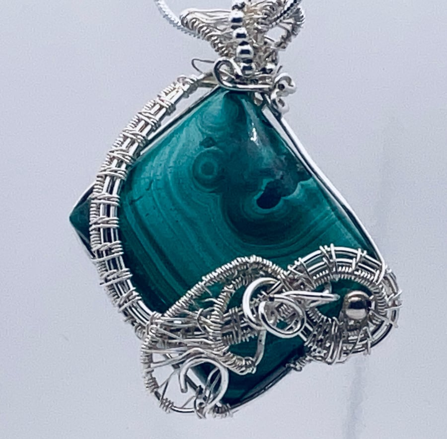 Stunning  Green Single Stone Banded Agate Pendant in Silver Plate