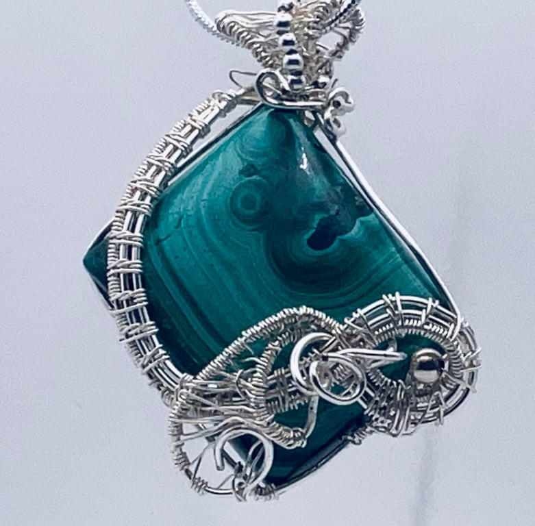 Stunning  Green Single Stone Banded Agate Pendant in Silver Plate