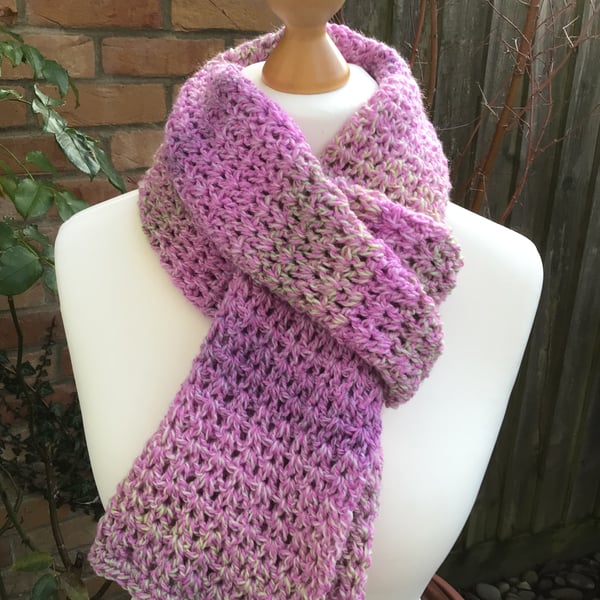 Cosy acrylic scarf in pink marble mix