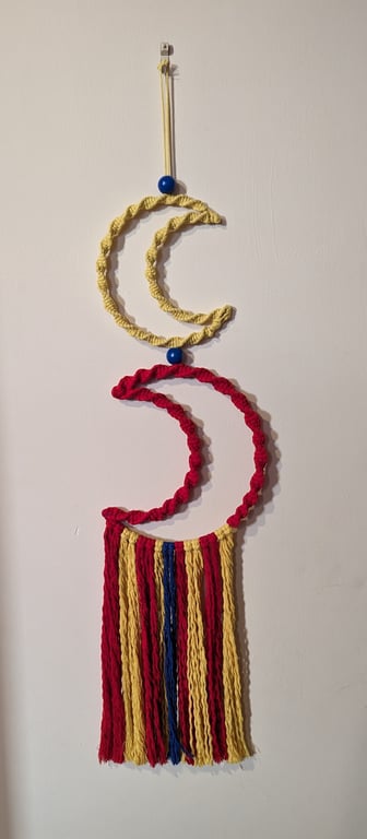 Macrame wall hanging