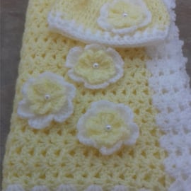 New born baby girl crochet blanket and hat with flowers and pearls