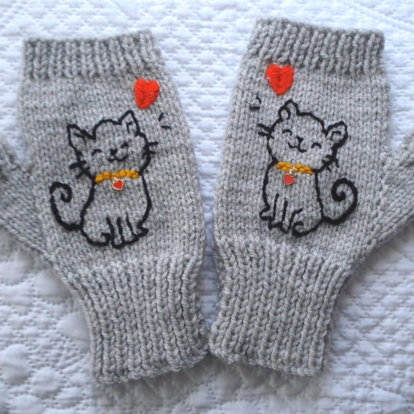 Hand Knitted Grey Gloves With Embroidered Cat With Yellow Collar (J145)