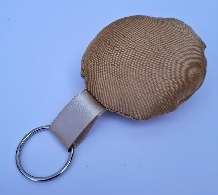 Gold fabric round pillow keyring 