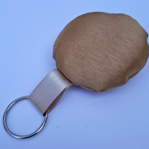 Gold fabric round pillow keyring 