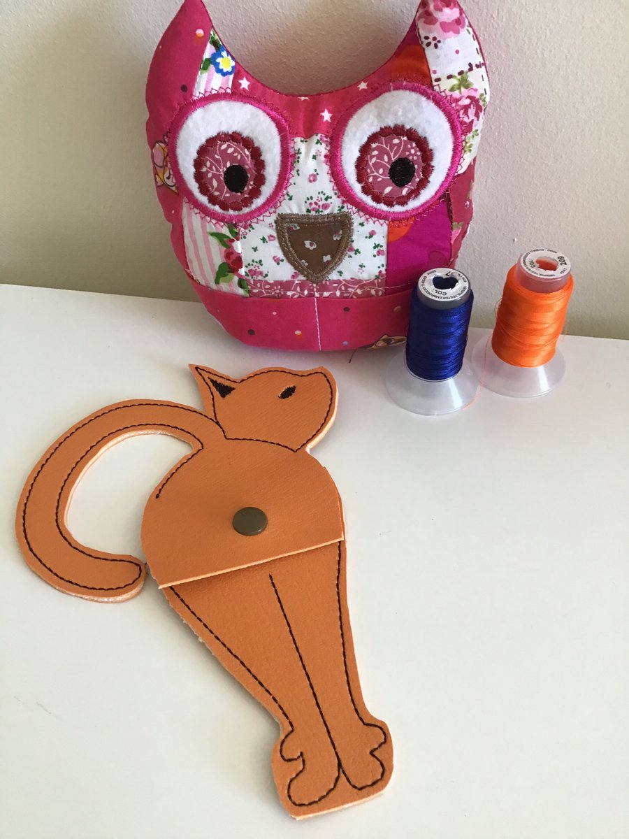 Cat scissors holder in orange.