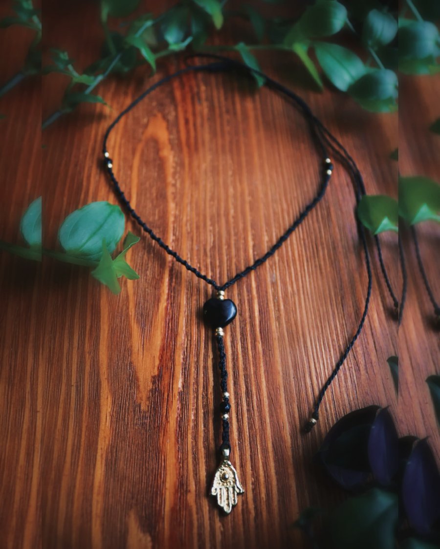 Necklace with onyx and Hamsa hand brass char