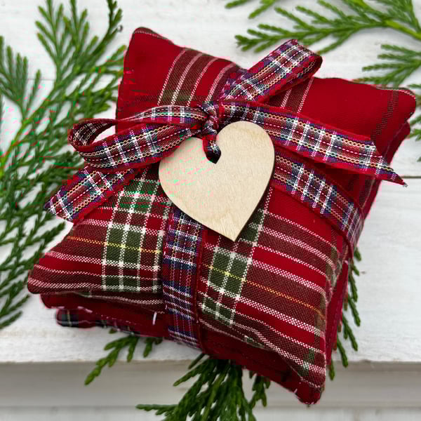 SALE - LAVENDER SACHET BUNDLE - red tartan