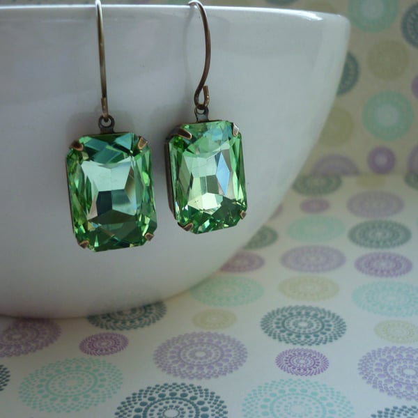 PERIDOT GREEN AND PATINA BRASS OCTAGON RHINESTONE EARRINGS.  968