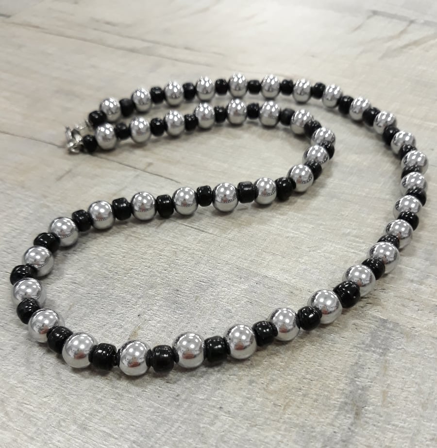 MC01 Black and silver beaded necklace