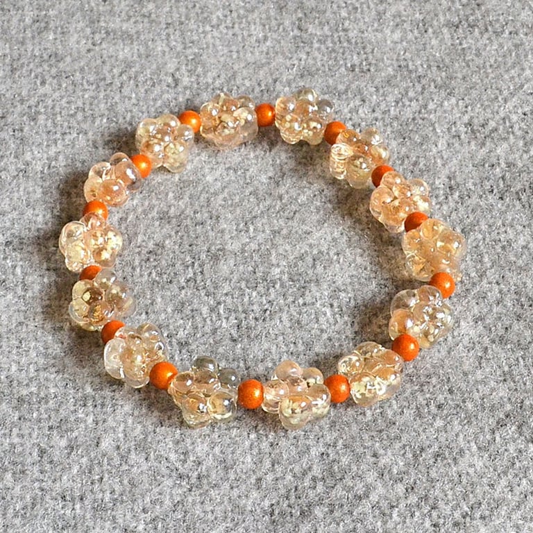 Honey-Tinged Glass Flower Bead Elastic Bracelet, with Orange Miracle Beads
