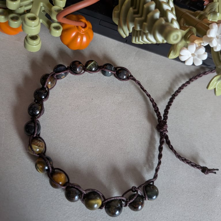 Tiger eye macrame bracelet for confidence
