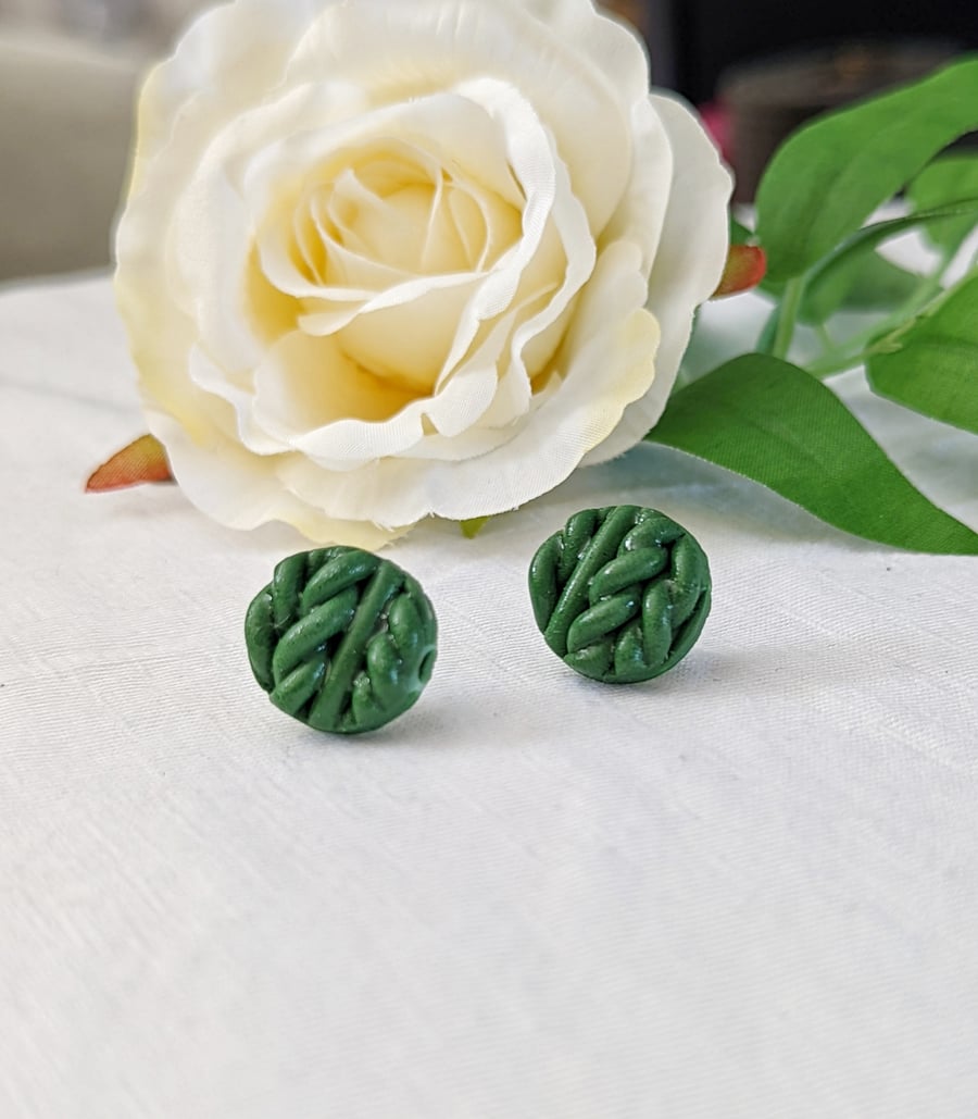 Dark Olive Knit studs - Circle