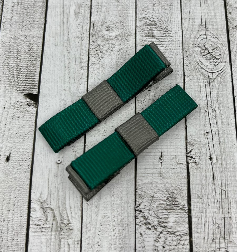 School Small Straight Hunter Green and Grey Bow Clips (pair)