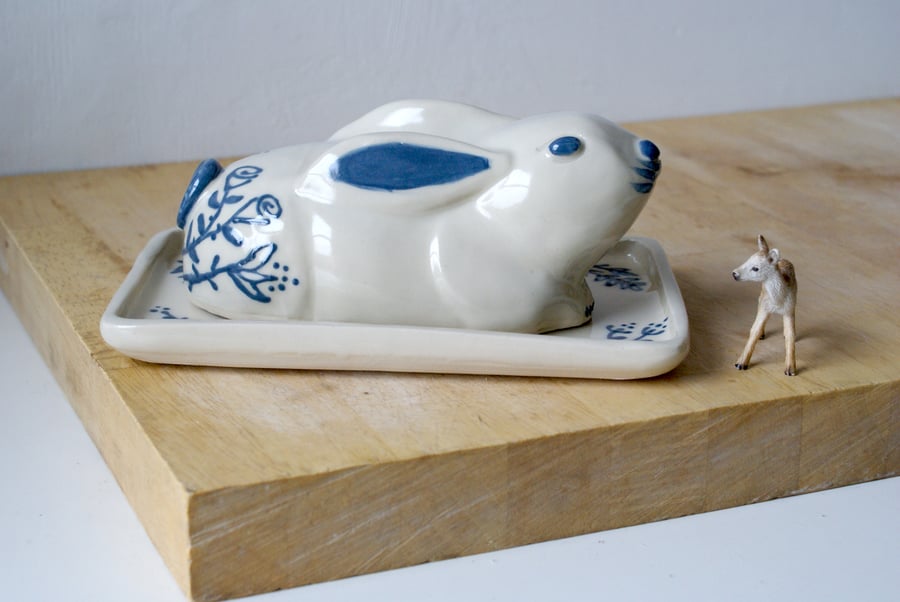Ceramic handmade rabbit - glazed in simply clay