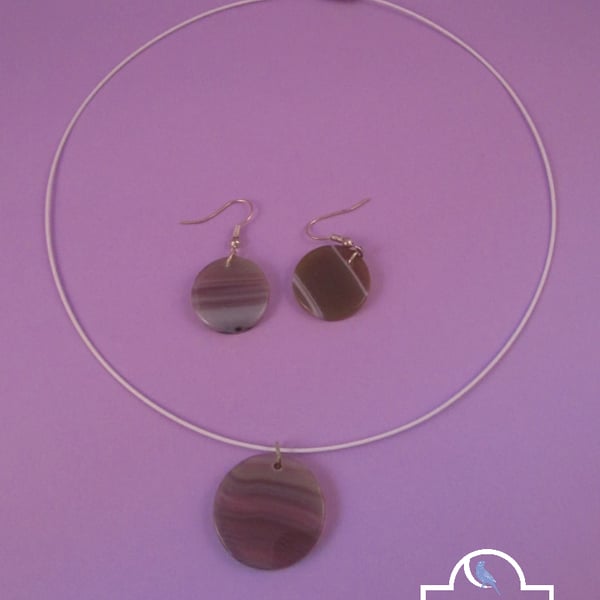 Crest Pattern Tie Necklace with White Electroplated Agate main image 0