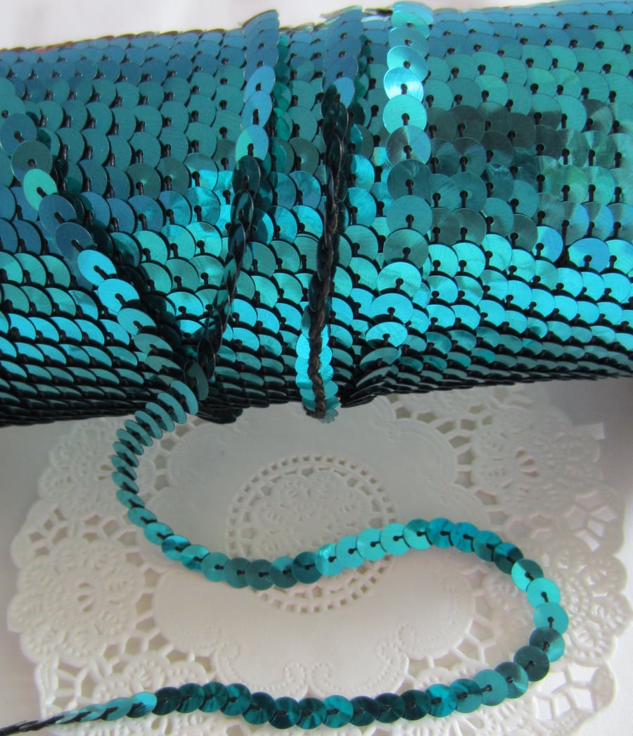 4 Metres Strung Sequins