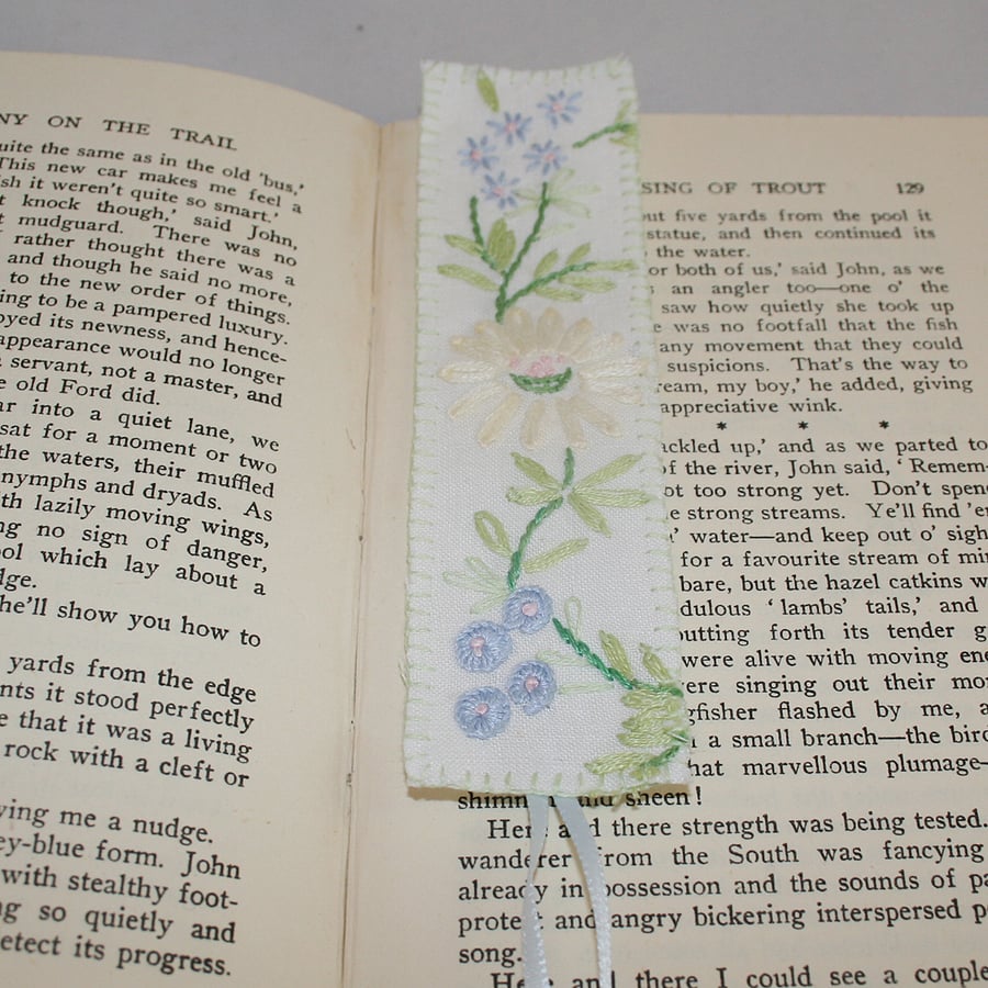 Cream Daisy -  embroidered vintage linen bookmark