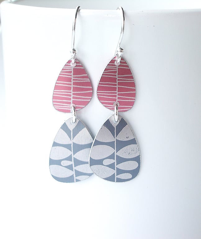 Pebble shaped mid century style drop leaf earrings in light red