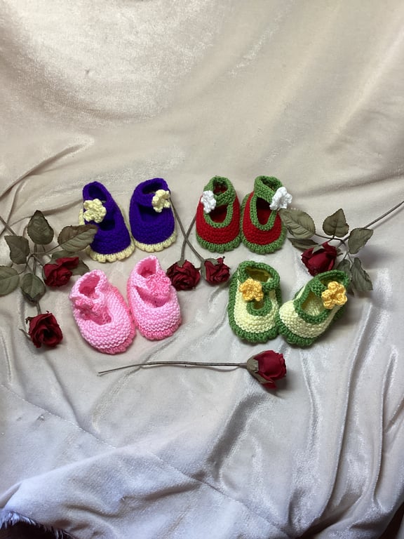 Apple seed fairy hand knitted Baby Booties 0-3 months. Free Postage