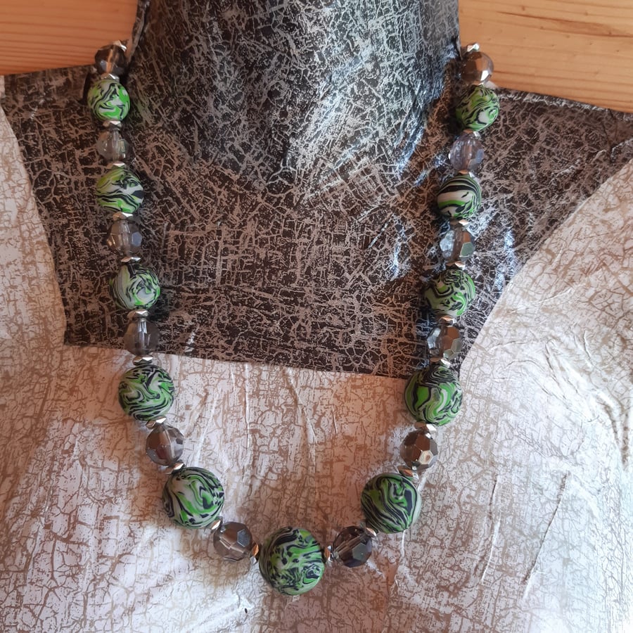 Statement necklace in green and black 