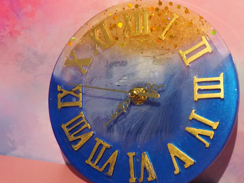 Small Resin Clock In A Beach Effect