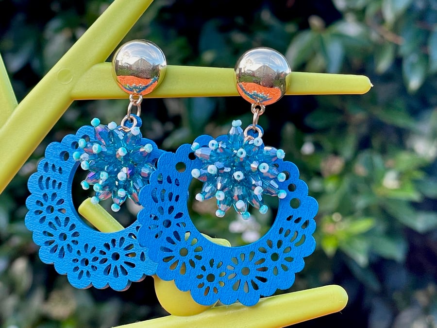 WOODEN BLUE  CRYSTAL EARRINGS GOLD post 
