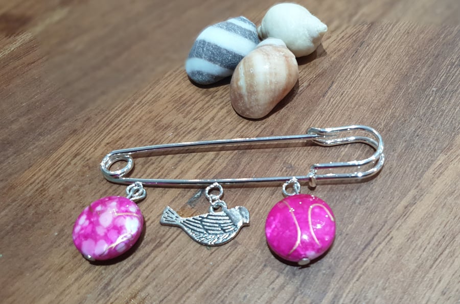 Kilt Pin Broach with Pink Beads and Bird Charm (Silver plated)