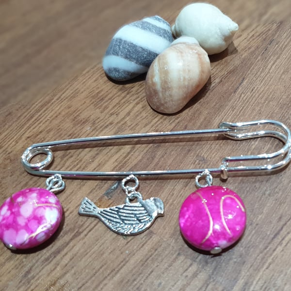 Kilt Pin Broach with Pink Beads and Bird Charm (Silver plated)