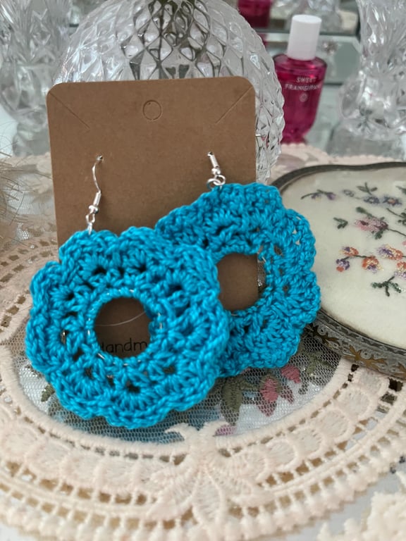 Crochet Turquoise Hoop scalloped Earrings 