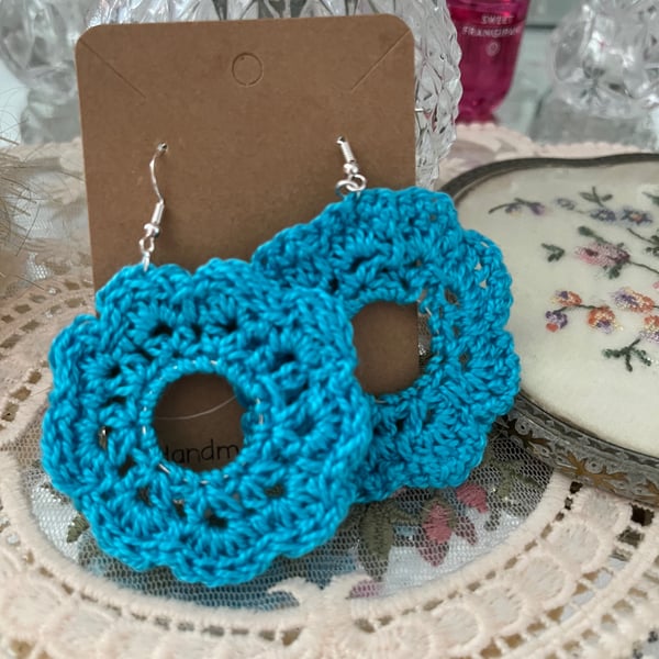 Crochet Turquoise Hoop scalloped Earrings 