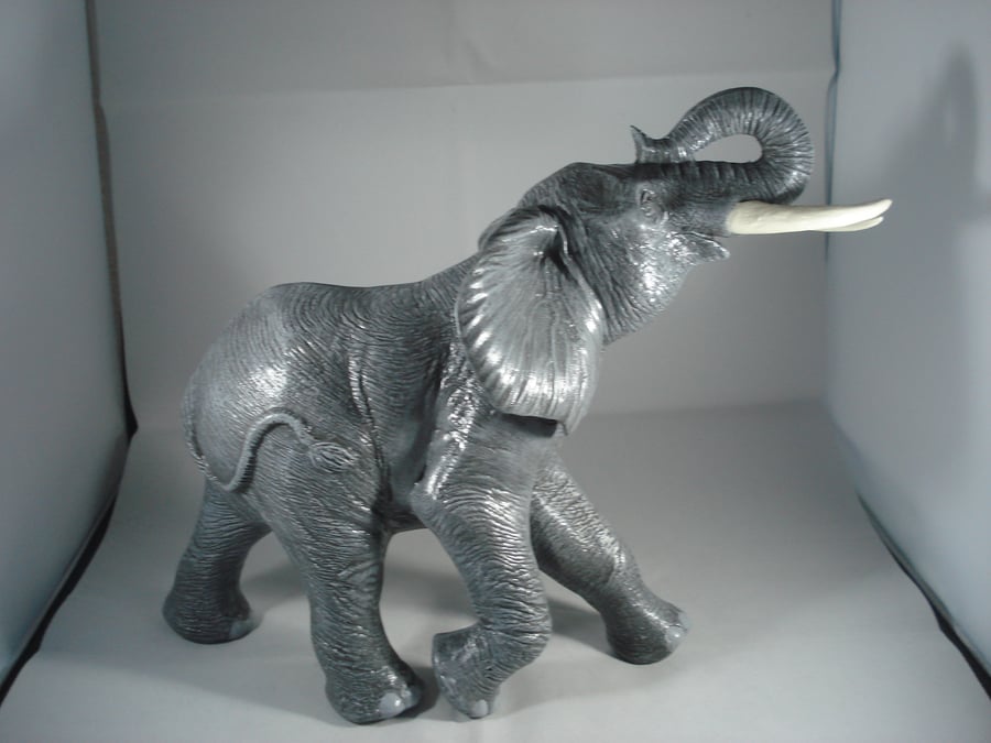 Large Grey Ceramic Elephant Wild Animal Figurine Ornament Decoration.