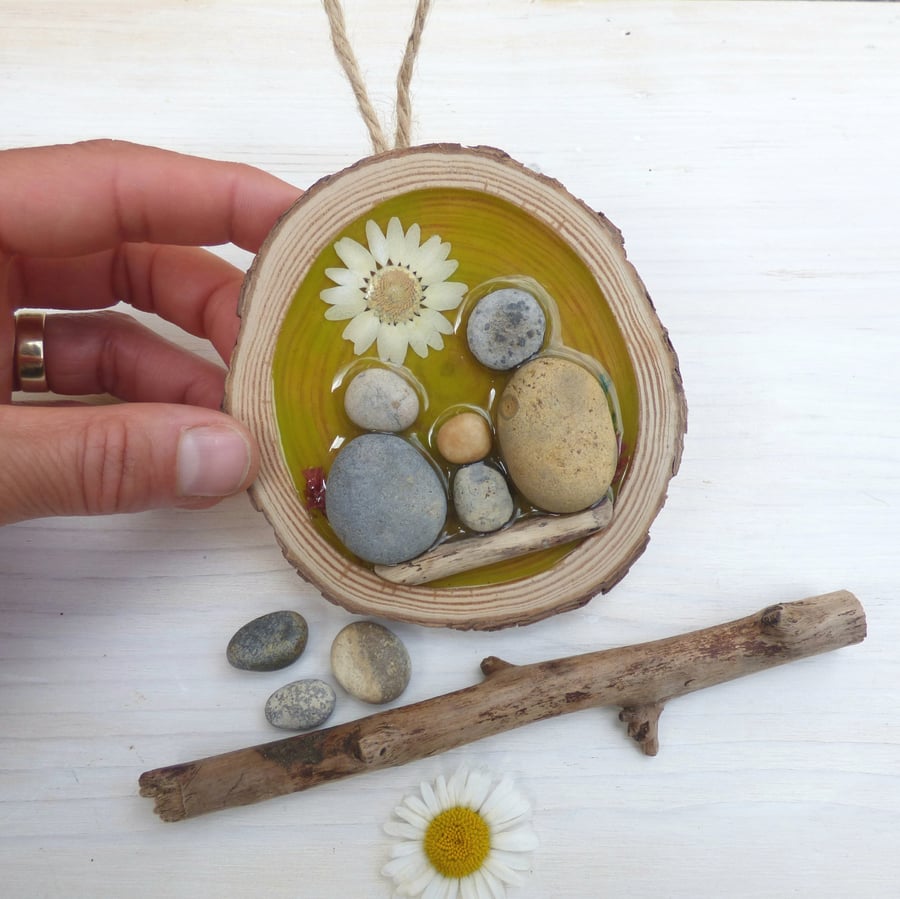 Family Pebble Art & Pressed Daisy Flower In Resin On Natural Wood Slice 