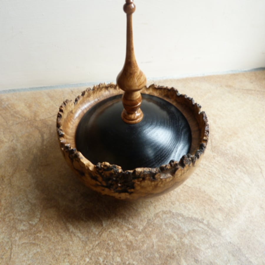 SMALL LIDDED CONTAINER