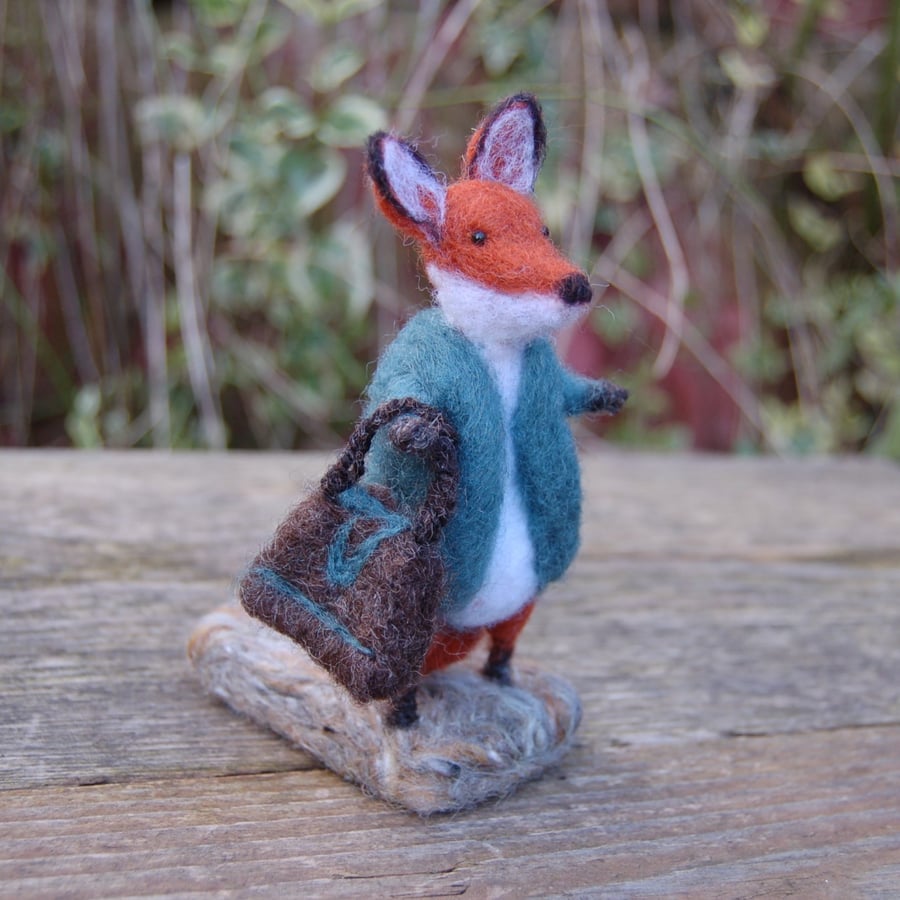 Needle felt fox -  ready for shopping  - needlefelt.   free postage