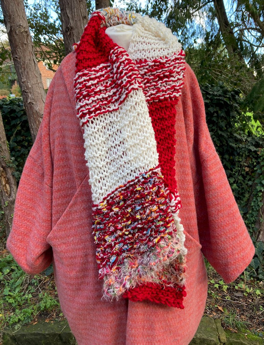 Handmade Knitted Scarf. Ref 583