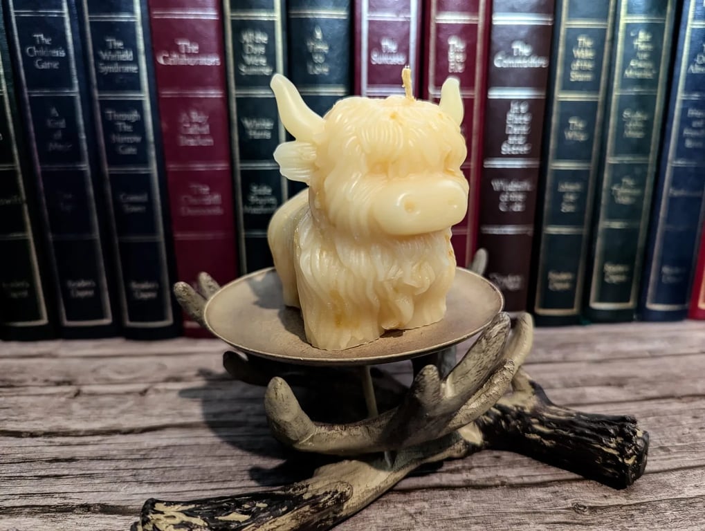 Beeswax Highland Coo Candle "Moolissa"