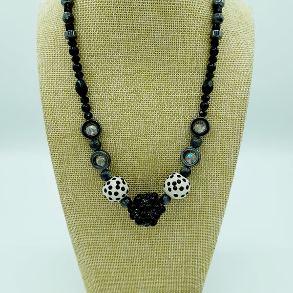 Black and white dots necklace
