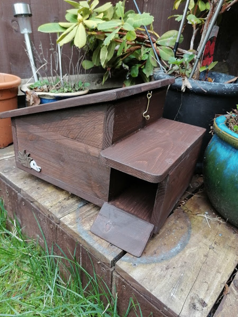 Hedgehog house, Hedgehog home nesting box, Hog house hibernation