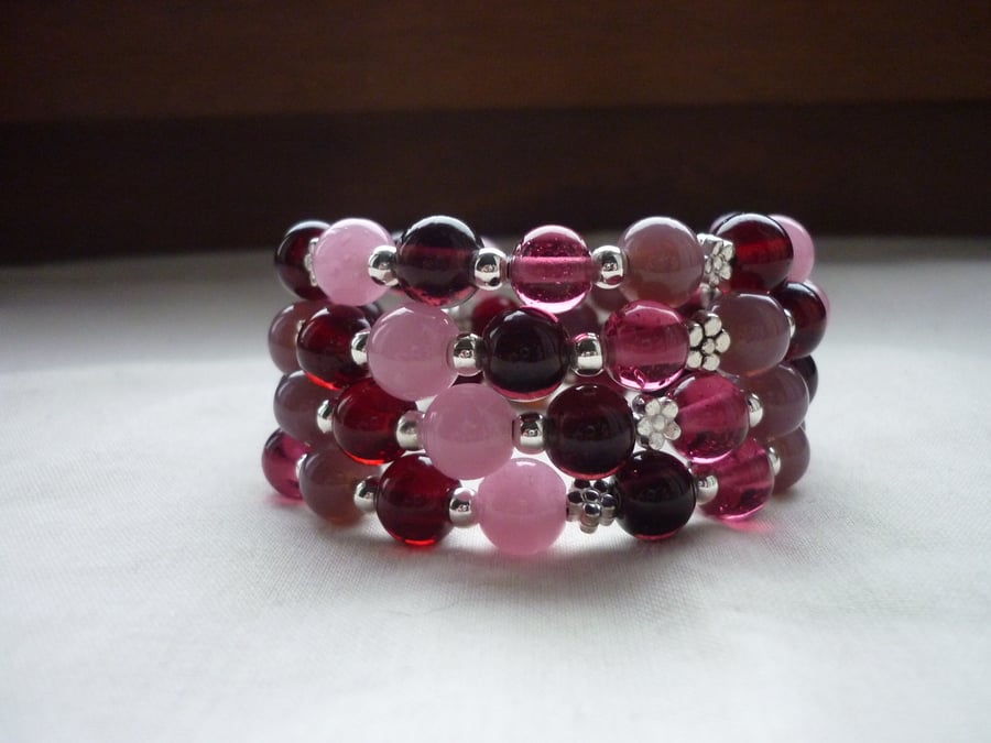 BERRY MIX AND SILVER,  MEMORY WIRE BRACELET.  1080