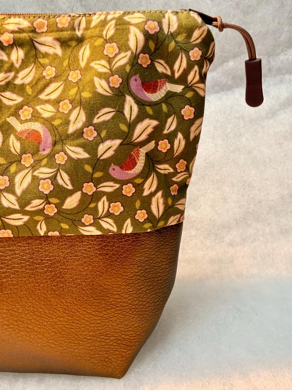 Small birds and leaves - Large zipped pouch for toiletries, shaving kit, sewing
