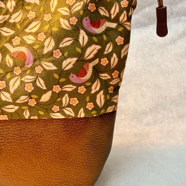 Small birds and leaves - Large zipped pouch for toiletries, shaving kit, sewing