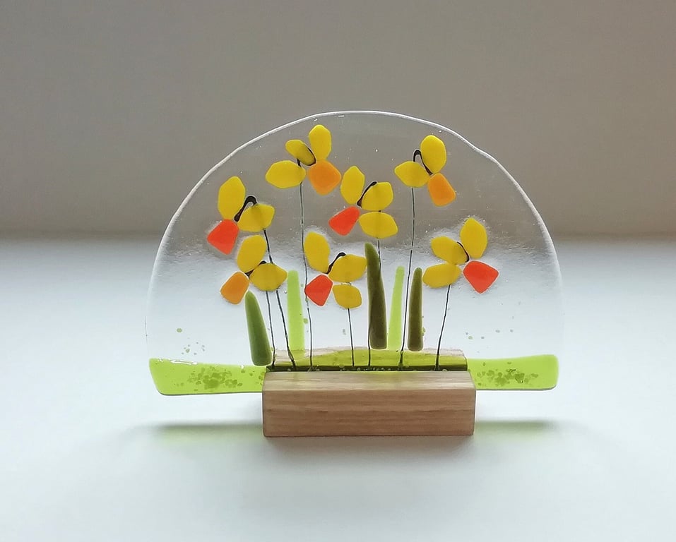 Fused Glass Daffodil Art: Floral Ornament with Ash Stand