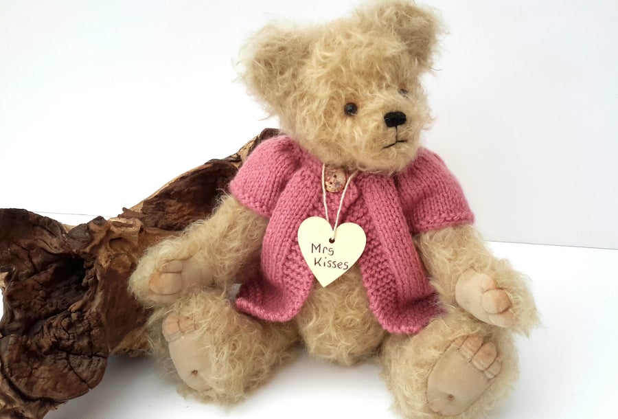 SOLDMrs Kisses,Luxury Mohair Artist Bear,One of a Kind Collectable Heirloom Bear