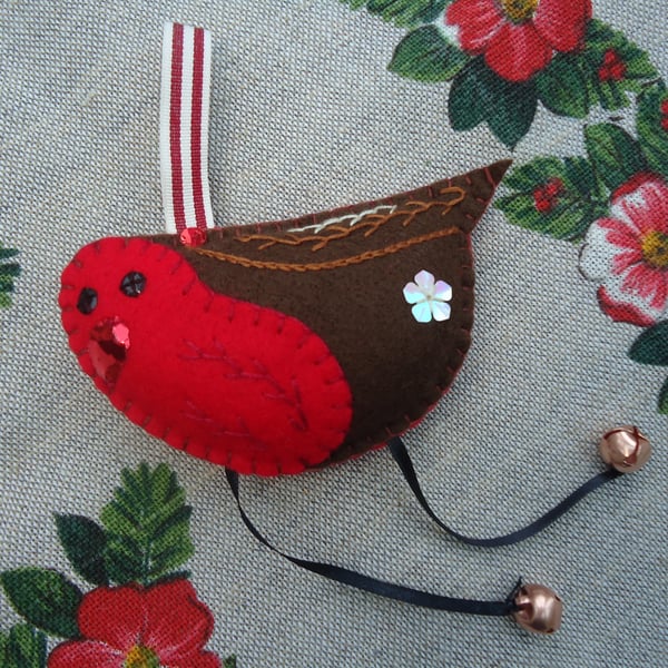 Robin Redbreast Decoration, Leaf Beak