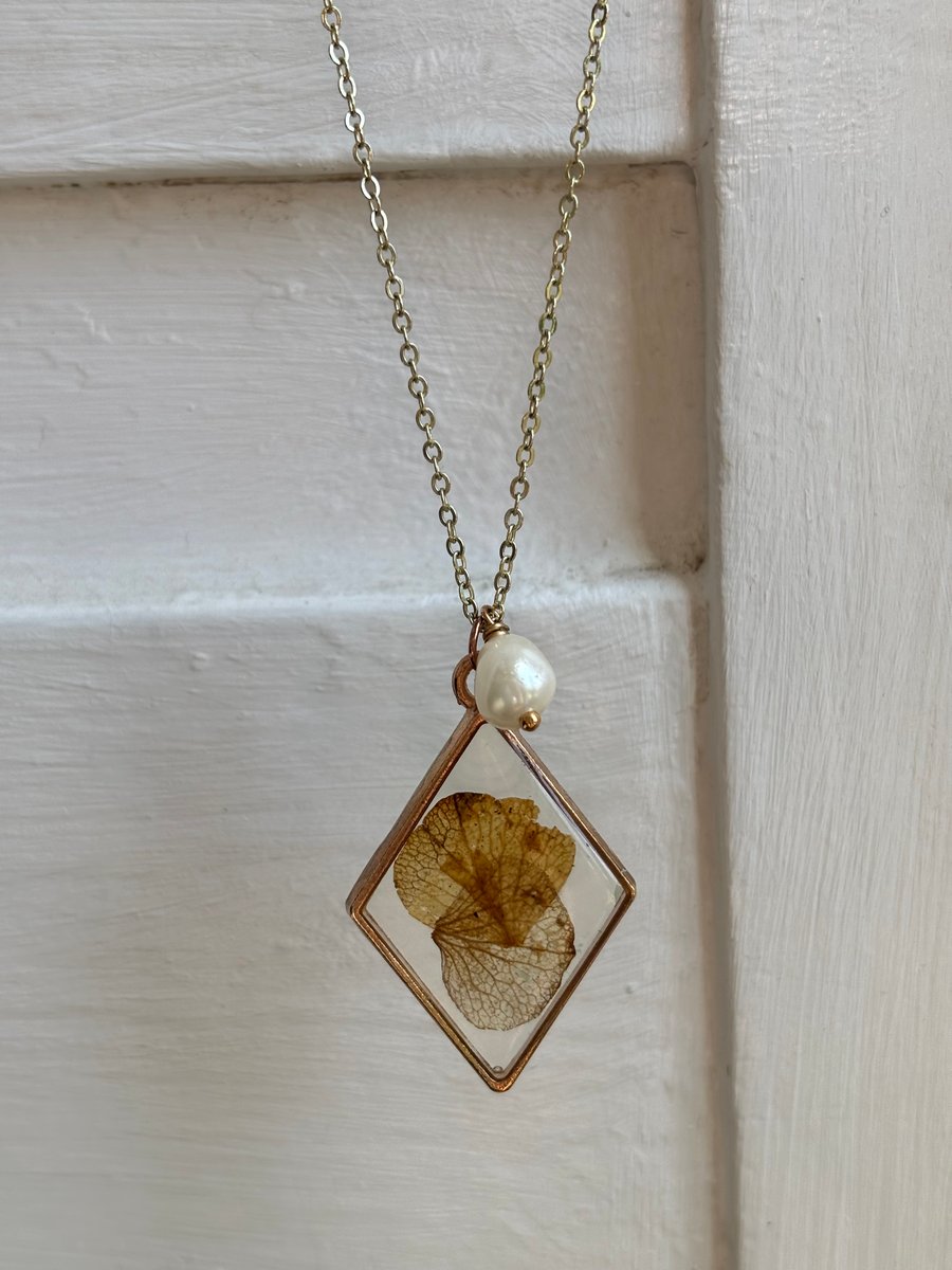 Hydrangea petals pendant with faux pearl bead 