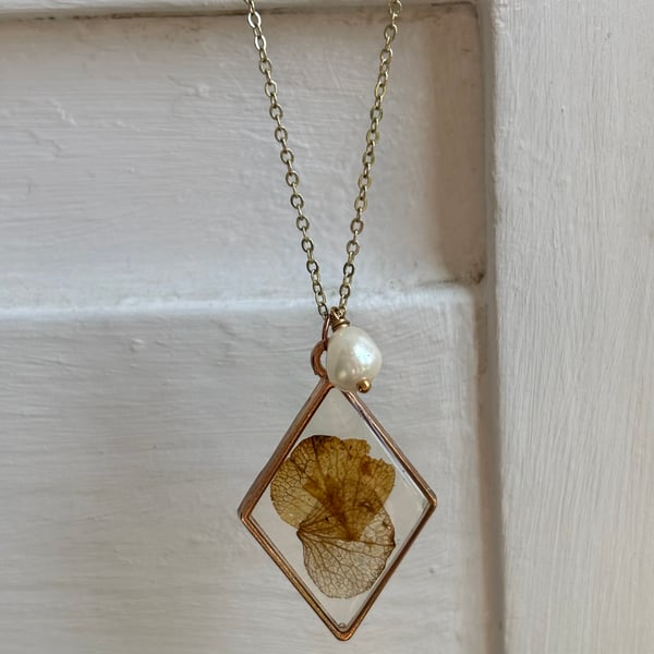 Hydrangea petals pendant with faux pearl bead 