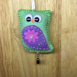  Felt Green Owl. (496)