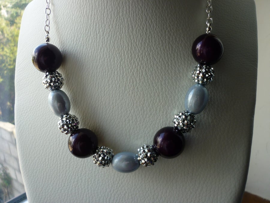 Image of PLUM AND SILVER GREY NECKLACE.  531