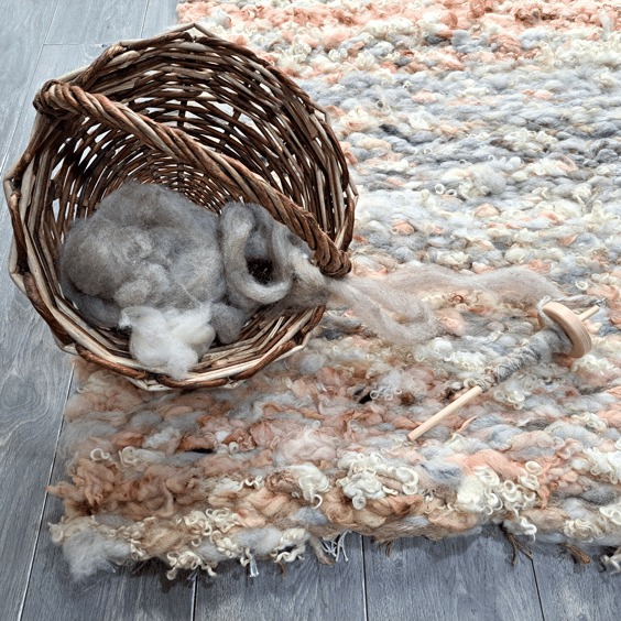 Pure wool rug hand-woven in pink and grey with white curls